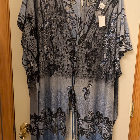 Kokomo Scroll Flower Blue Convertible Scarf. One size. - Picture 3 of 8